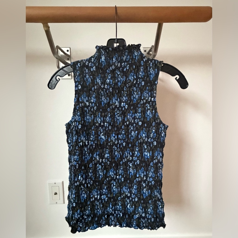 Gap Petites Smocked Sleeveless Top Size XSP - Picture 2 of 3